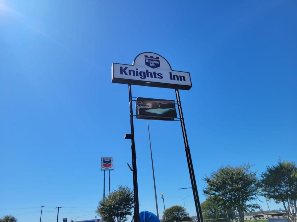 Knights Inn San Antonio Near Frost Bank Center Exterior photo