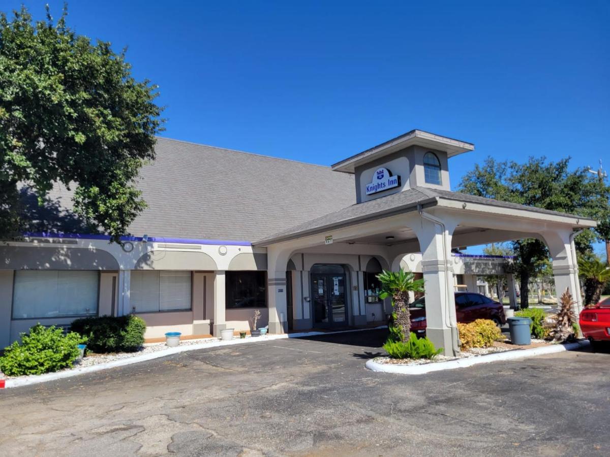 Knights Inn San Antonio Near Frost Bank Center Exterior photo