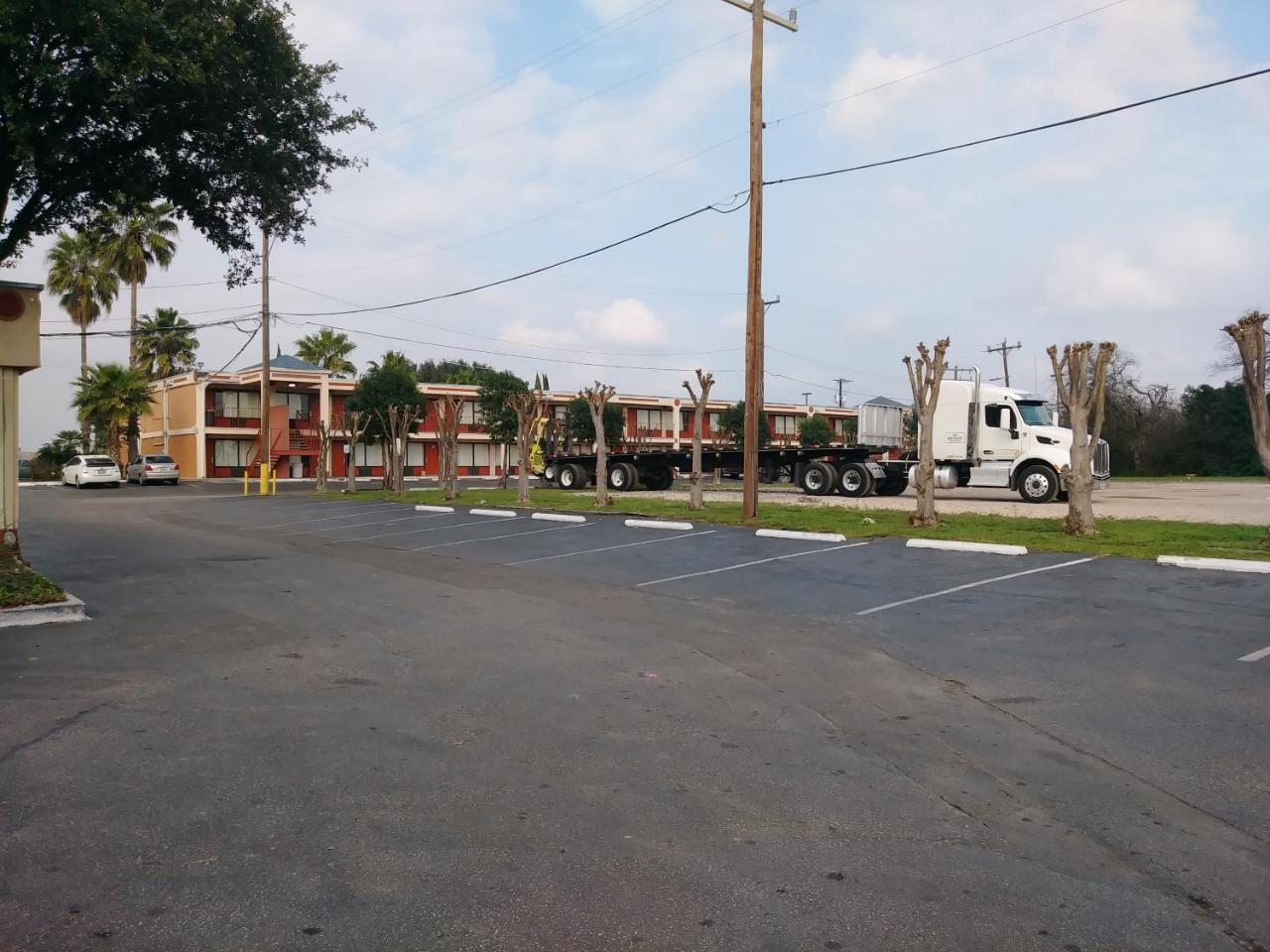 Knights Inn San Antonio Near Frost Bank Center Exterior photo