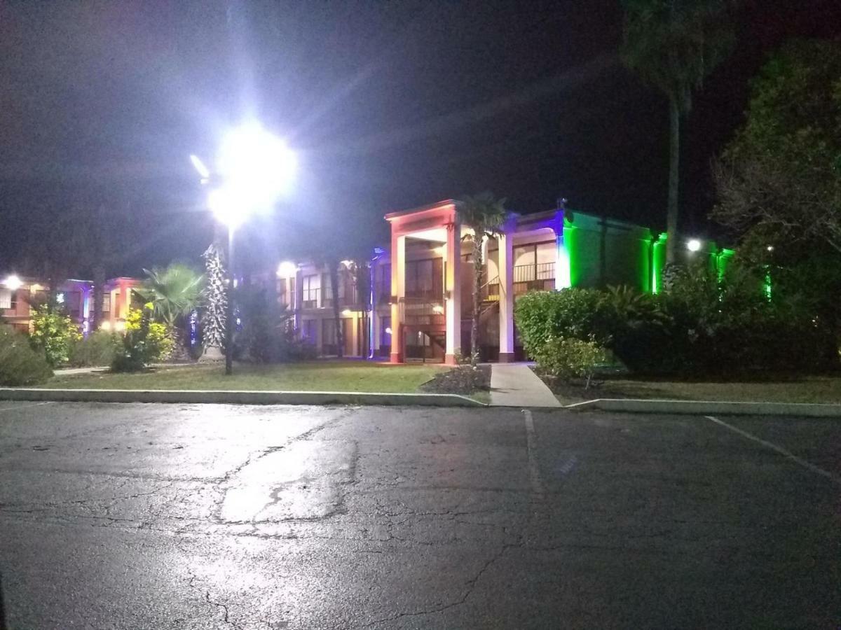 Knights Inn San Antonio Near Frost Bank Center Exterior photo
